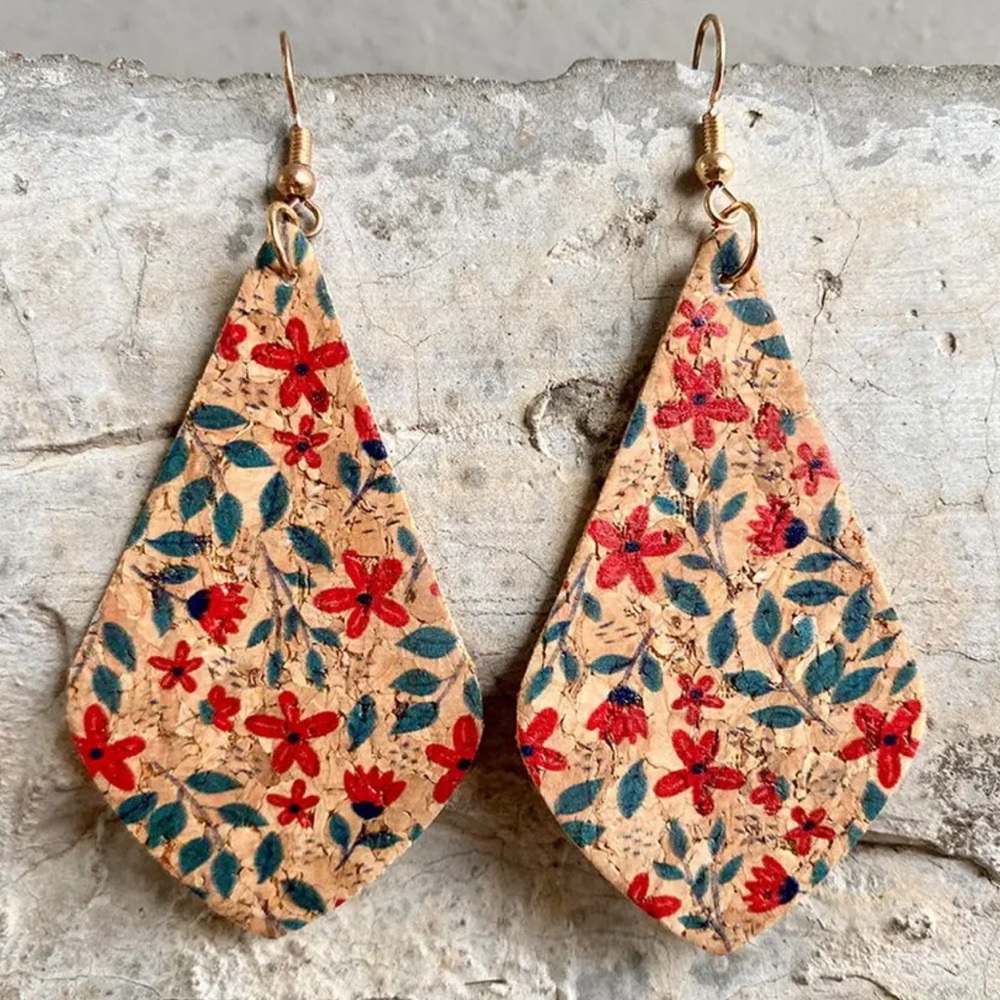 Cute earrings! Brand new. - Picture 1 of 2